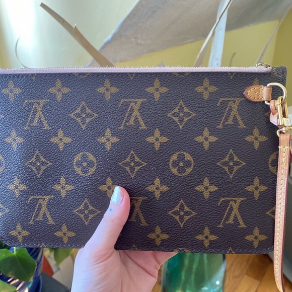Authentic Louis Vuitton Neverfull - Picture 2 of 5
